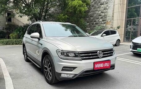 Volkswagen Tiguan II, 2020 год, 2 098 000 рублей, 1 фотография