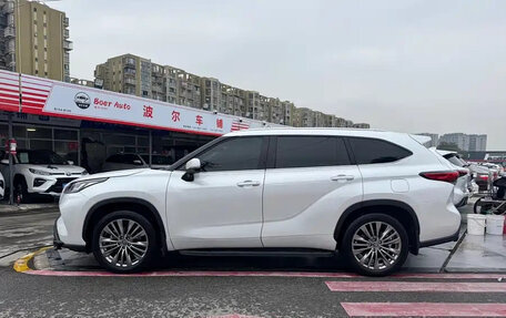 Toyota Highlander, 2022 год, 5 100 035 рублей, 2 фотография