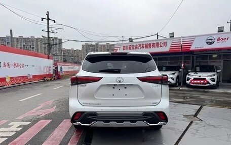 Toyota Highlander, 2022 год, 5 100 035 рублей, 4 фотография