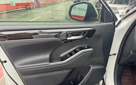 Toyota Highlander, 2022 год, 5 100 035 рублей, 10 фотография