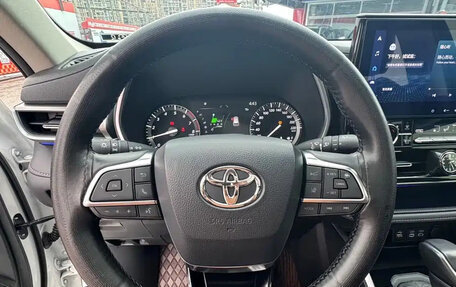 Toyota Highlander, 2022 год, 5 100 035 рублей, 16 фотография