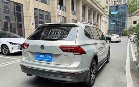 Volkswagen Tiguan II, 2020 год, 2 098 000 рублей, 5 фотография