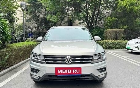 Volkswagen Tiguan II, 2020 год, 2 098 000 рублей, 3 фотография