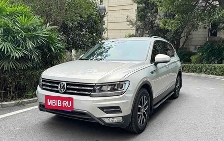 Volkswagen Tiguan II, 2020 год, 2 098 000 рублей, 2 фотография