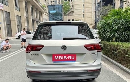 Volkswagen Tiguan II, 2020 год, 2 098 000 рублей, 11 фотография