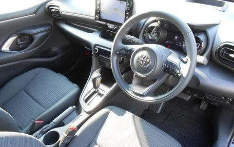 Toyota Yaris, 2021 год, 1 211 000 рублей, 9 фотография