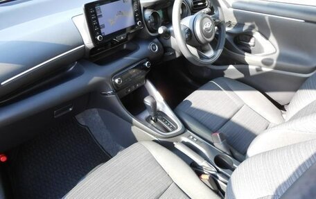 Toyota Yaris, 2021 год, 1 211 000 рублей, 20 фотография