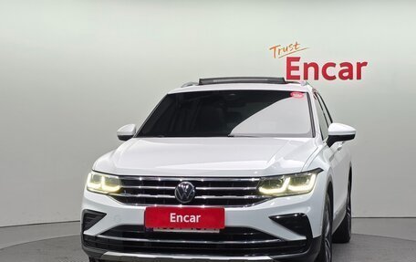 Volkswagen Tiguan II, 2022 год, 3 690 000 рублей, 3 фотография