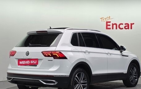 Volkswagen Tiguan II, 2022 год, 3 690 000 рублей, 2 фотография