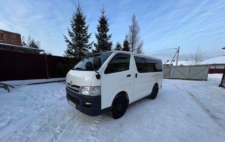 Toyota HiAce H200, 2010 год, 2 500 000 рублей, 2 фотография