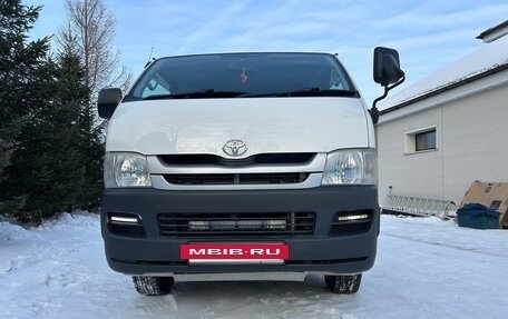 Toyota HiAce H200, 2010 год, 2 500 000 рублей, 4 фотография