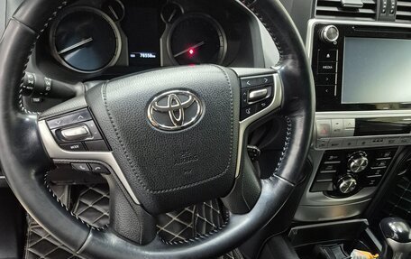 Toyota Land Cruiser Prado 150 рестайлинг 2, 2017 год, 5 900 000 рублей, 13 фотография