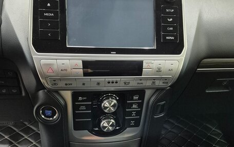 Toyota Land Cruiser Prado 150 рестайлинг 2, 2017 год, 5 900 000 рублей, 14 фотография