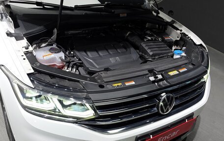 Volkswagen Tiguan II, 2021 год, 3 800 000 рублей, 6 фотография