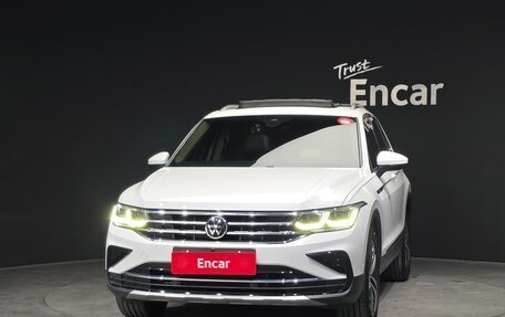 Volkswagen Tiguan II, 2021 год, 3 800 000 рублей, 3 фотография