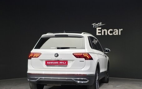 Volkswagen Tiguan II, 2021 год, 3 800 000 рублей, 4 фотография