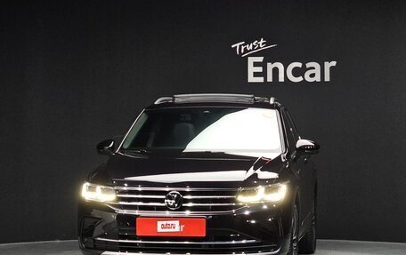 Volkswagen Tiguan II, 2022 год, 3 940 000 рублей, 3 фотография