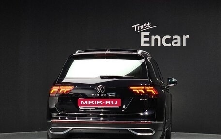 Volkswagen Tiguan II, 2022 год, 3 940 000 рублей, 4 фотография