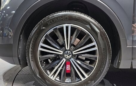 Volkswagen Tiguan II, 2021 год, 3 680 000 рублей, 6 фотография