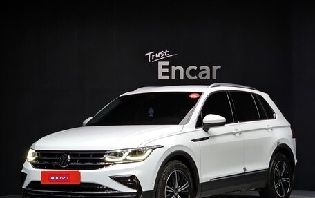 Volkswagen Tiguan II, 2022 год, 3 080 000 рублей, 1 фотография