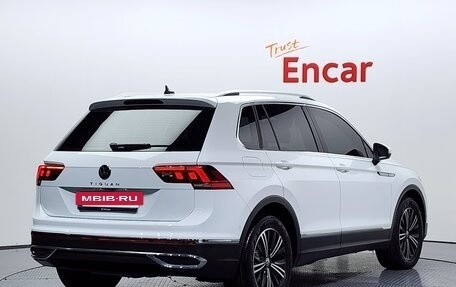 Volkswagen Tiguan II, 2022 год, 3 180 000 рублей, 2 фотография