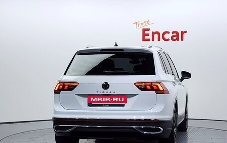 Volkswagen Tiguan II, 2022 год, 3 180 000 рублей, 4 фотография