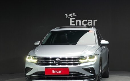 Volkswagen Tiguan II, 2022 год, 3 190 000 рублей, 3 фотография