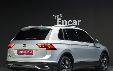 Volkswagen Tiguan II, 2022 год, 3 190 000 рублей, 2 фотография