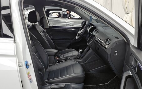 Volkswagen Tiguan II, 2022 год, 3 080 000 рублей, 12 фотография