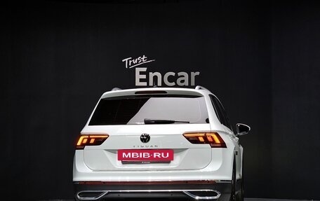 Volkswagen Tiguan II, 2022 год, 3 080 000 рублей, 4 фотография