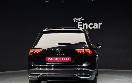 Volkswagen Tiguan II, 2022 год, 3 050 000 рублей, 4 фотография