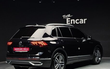 Volkswagen Tiguan II, 2022 год, 3 050 000 рублей, 2 фотография