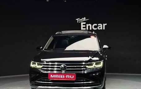 Volkswagen Tiguan II, 2022 год, 3 050 000 рублей, 3 фотография
