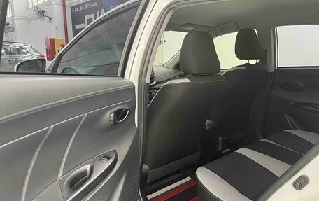 Toyota Yaris XP150 рестайлинг, 2021 год, 1 045 153 рублей, 13 фотография