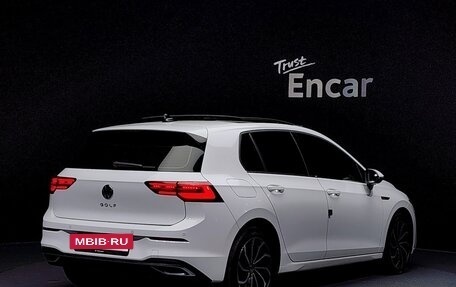 Volkswagen Golf VIII, 2021 год, 2 330 000 рублей, 2 фотография