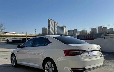 Skoda Superb III рестайлинг, 2022 год, 1 670 007 рублей, 3 фотография