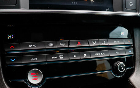 Jaguar F-Pace, 2017 год, 2 989 000 рублей, 24 фотография