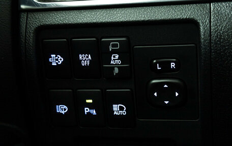 Toyota Land Cruiser 200, 2019 год, 9 900 000 рублей, 23 фотография