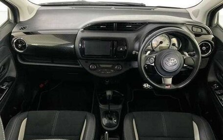 Toyota Vitz, 2018 год, 970 000 рублей, 9 фотография