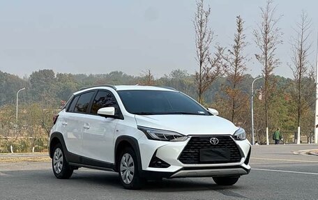 Toyota Yaris XP150 рестайлинг, 2022 год, 1 050 000 рублей, 1 фотография