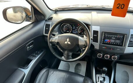 Mitsubishi Outlander III рестайлинг 3, 2011 год, 1 699 000 рублей, 14 фотография