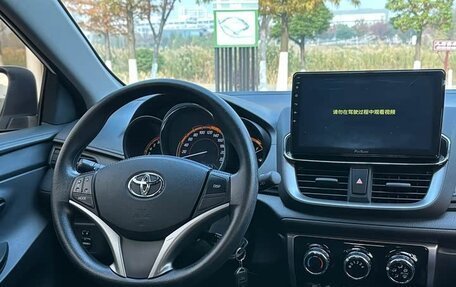 Toyota Yaris XP150 рестайлинг, 2022 год, 1 050 000 рублей, 9 фотография