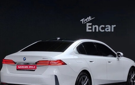 BMW 5 серия, 2023 год, 6 075 000 рублей, 2 фотография