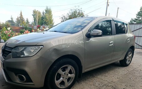 Renault Sandero II рестайлинг, 2019 год, 890 000 рублей, 2 фотография