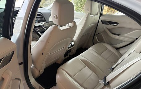 Jaguar I-Pace I, 2018 год, 4 000 000 рублей, 8 фотография