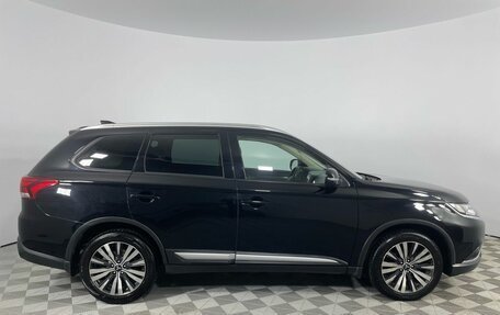 Mitsubishi Outlander III рестайлинг 3, 2019 год, 1 810 000 рублей, 4 фотография