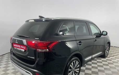 Mitsubishi Outlander III рестайлинг 3, 2019 год, 1 810 000 рублей, 5 фотография
