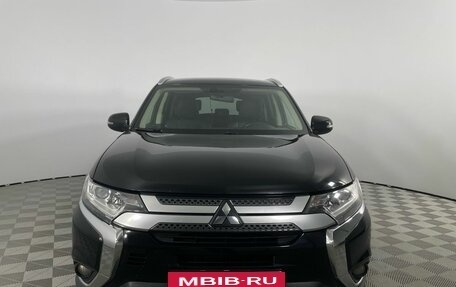 Mitsubishi Outlander III рестайлинг 3, 2019 год, 1 810 000 рублей, 2 фотография