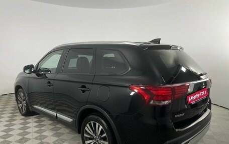 Mitsubishi Outlander III рестайлинг 3, 2019 год, 1 810 000 рублей, 7 фотография