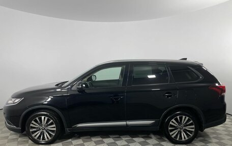 Mitsubishi Outlander III рестайлинг 3, 2019 год, 1 810 000 рублей, 8 фотография
